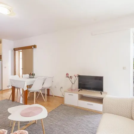 Apartment Merry Center & Beach Makarska Exterior photo