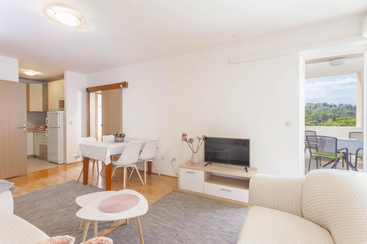 Apartment Merry Center & *