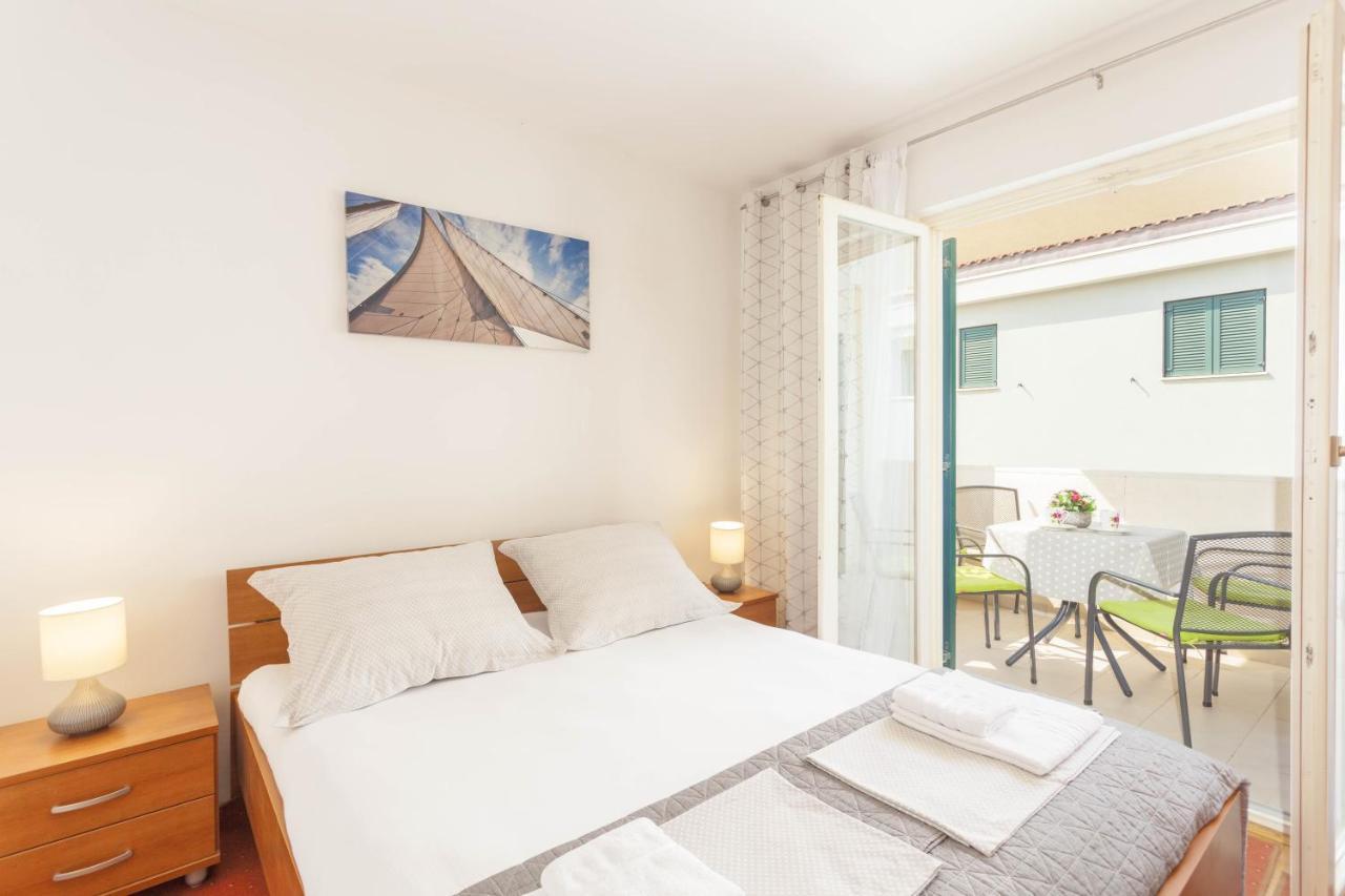 Merry Center & Apartment Makarska